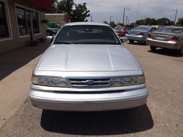 Ford Crown Victoria 1997 photo 8