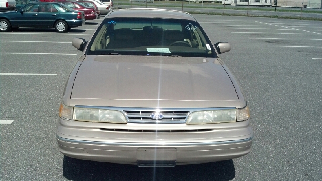 Ford Crown Victoria 1997 photo 0