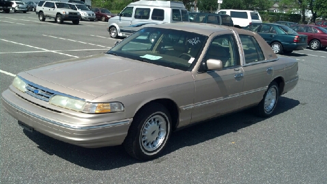 Ford Crown Victoria 1997 photo 1