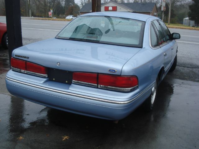 Ford Crown Victoria 1997 photo 2