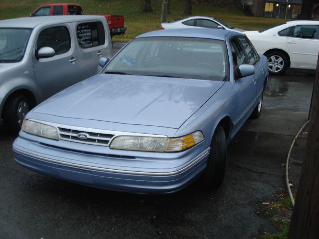 Ford Crown Victoria 1997 photo 4