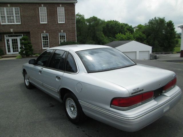 Ford Crown Victoria 1997 photo 1