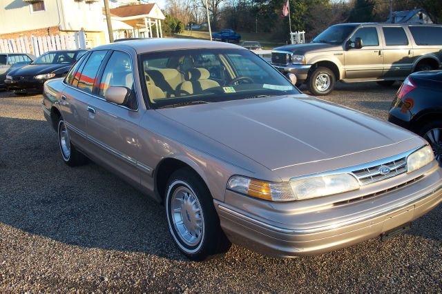 Ford Crown Victoria 1997 photo 3