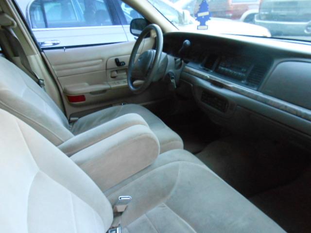 Ford Crown Victoria 1998 photo 1