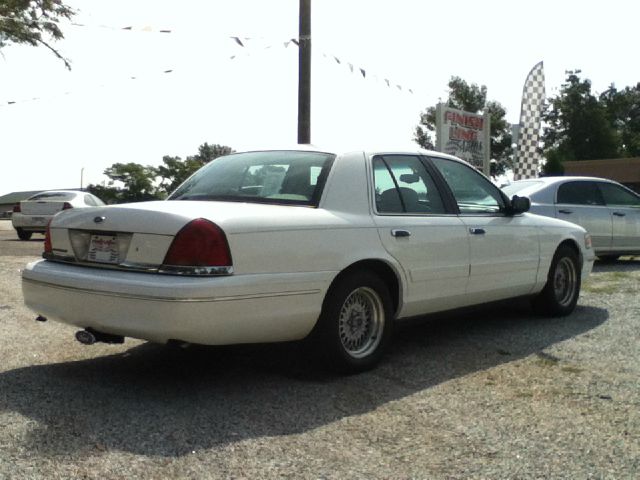 Ford Crown Victoria 1998 photo 2