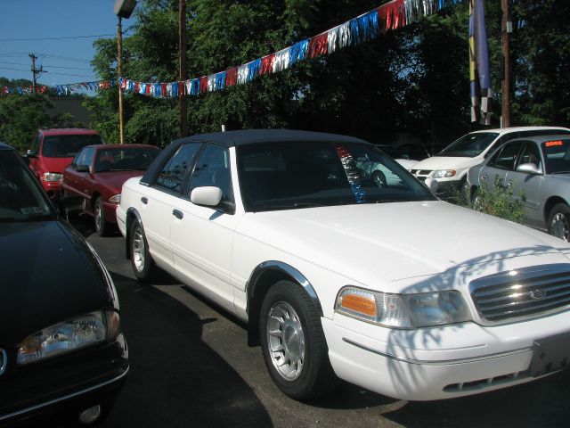 Ford Crown Victoria 1998 photo 1