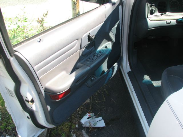 Ford Crown Victoria 1998 photo 4
