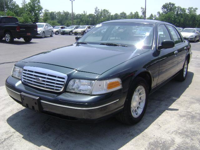 Ford Crown Victoria 1.8T Front-wheel Drive Sedan