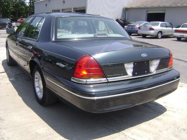 Ford Crown Victoria 1998 photo 1