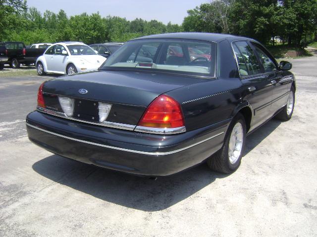 Ford Crown Victoria 1998 photo 2