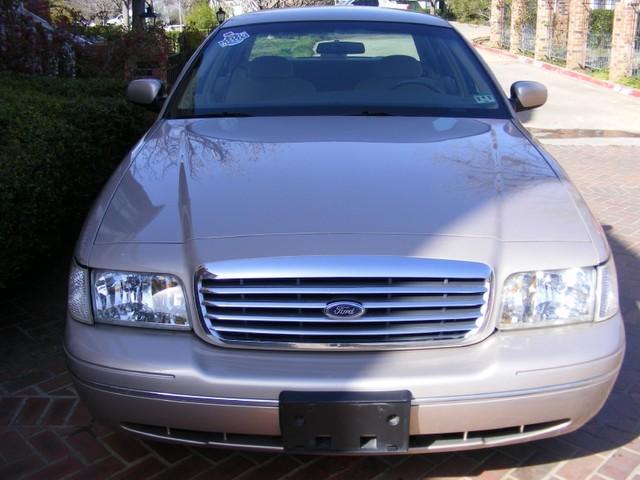Ford Crown Victoria 1998 photo 1