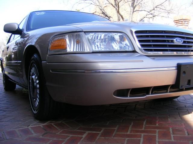 Ford Crown Victoria 1998 photo 2
