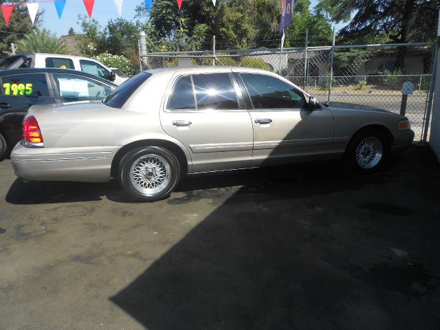 Ford Crown Victoria 1998 photo 3
