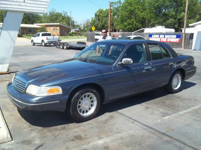 Ford Crown Victoria 1998 photo 4