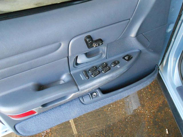 Ford Crown Victoria 1999 photo 3