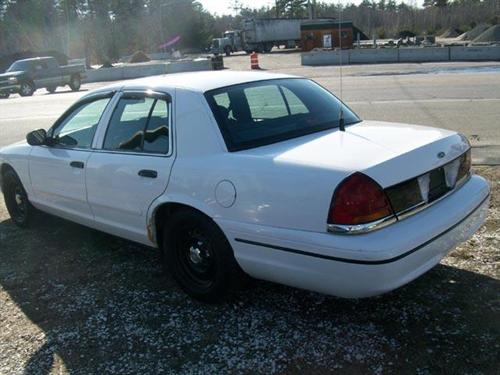 Ford Crown Victoria 1999 photo 4