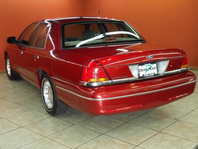 Ford Crown Victoria 1999 photo 2