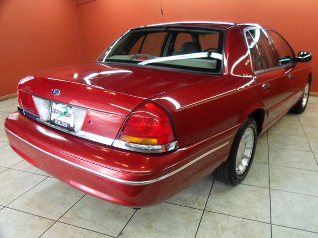 Ford Crown Victoria 1999 photo 4