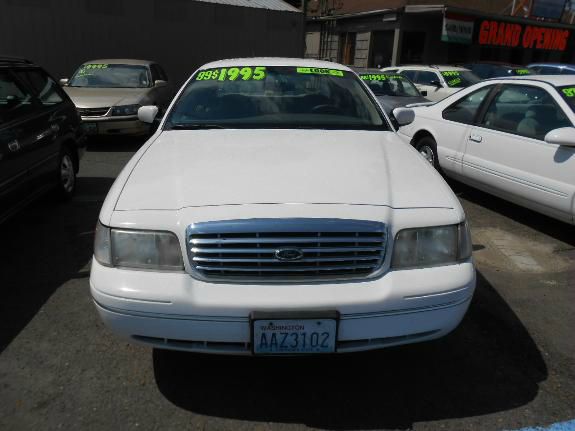 Ford Crown Victoria 1999 photo 2