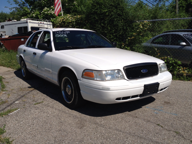 Ford Crown Victoria 1999 photo 3