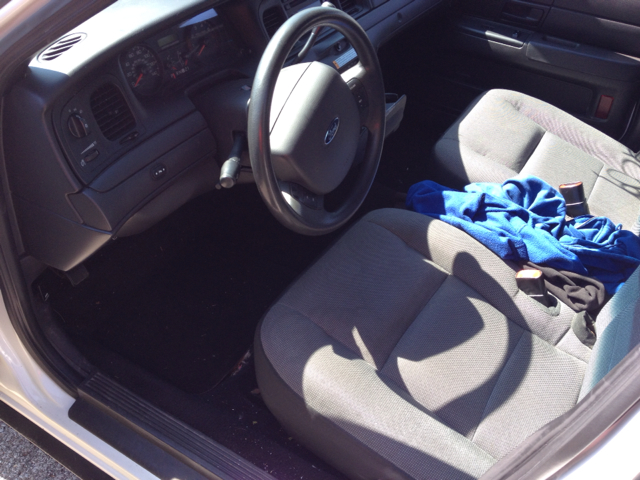 Ford Crown Victoria 1999 photo 4