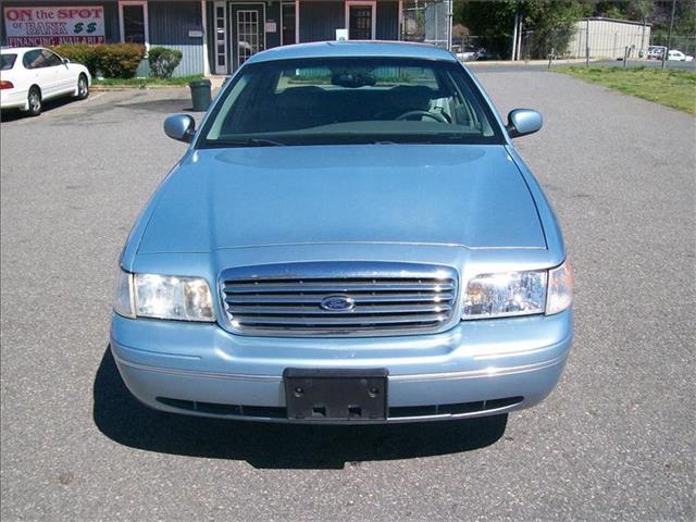 Ford Crown Victoria 1999 photo 4