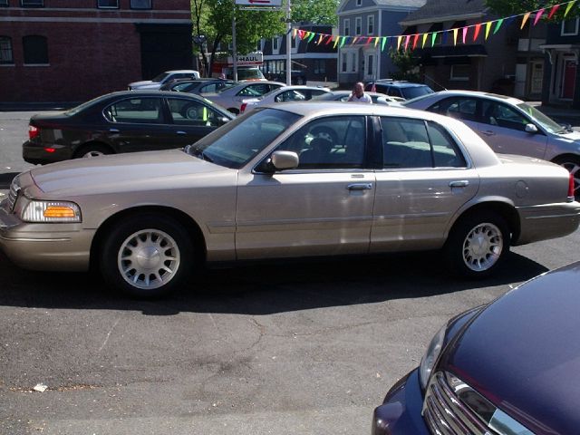 Ford Crown Victoria 1999 photo 4