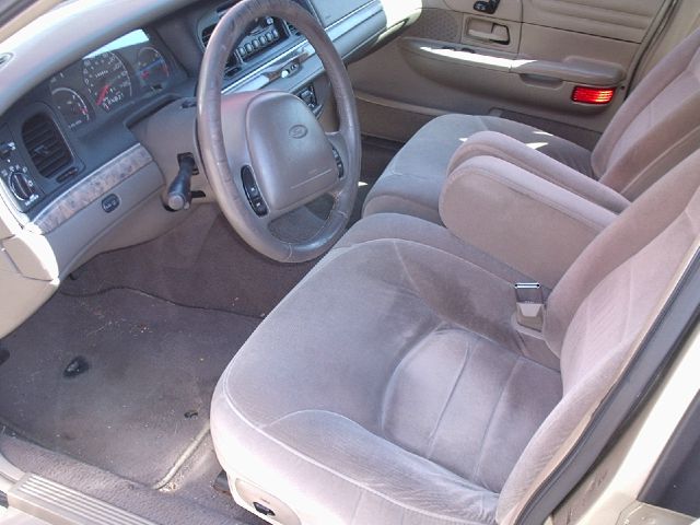 Ford Crown Victoria 1999 photo 5