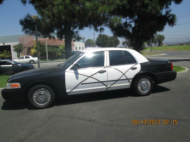 Ford Crown Victoria 1999 photo 2