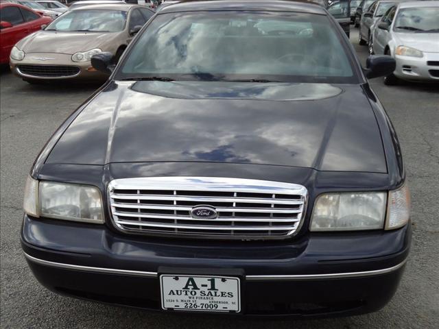 Ford Crown Victoria 2000 photo 1