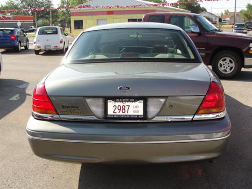Ford Crown Victoria 2000 photo 1