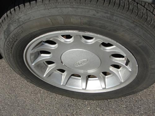 Ford Crown Victoria 2000 photo 4