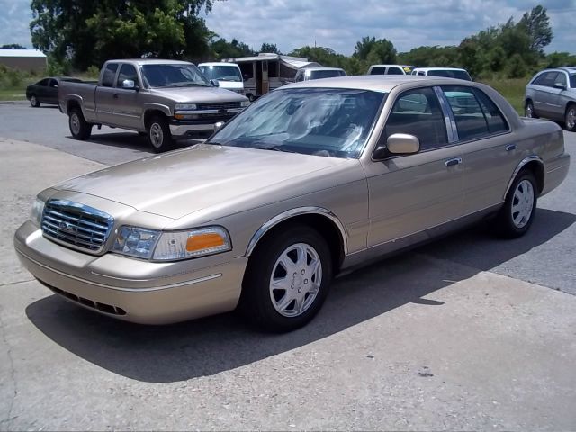 Ford Crown Victoria 2000 photo 16
