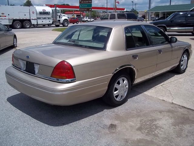 Ford Crown Victoria 2000 photo 3