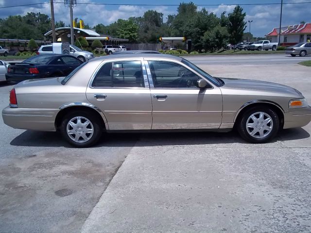 Ford Crown Victoria 2000 photo 8