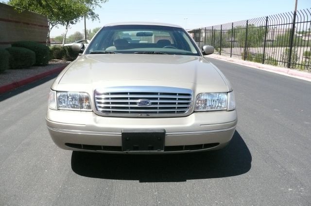 Ford Crown Victoria 2000 photo 9
