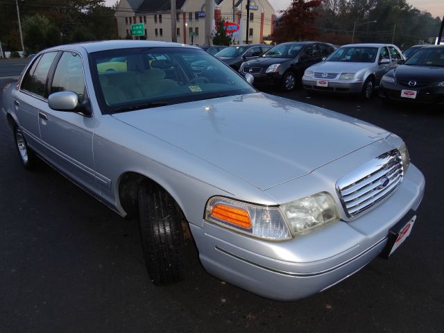 Ford Crown Victoria 2000 photo 4