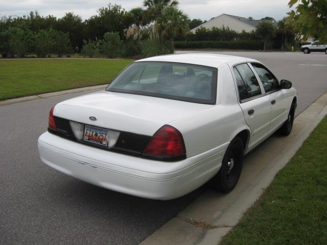 Ford Crown Victoria 2000 photo 1