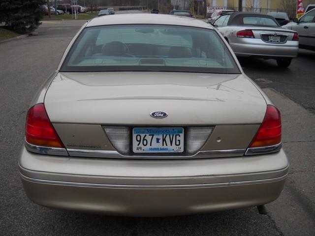 Ford Crown Victoria 2000 photo 0