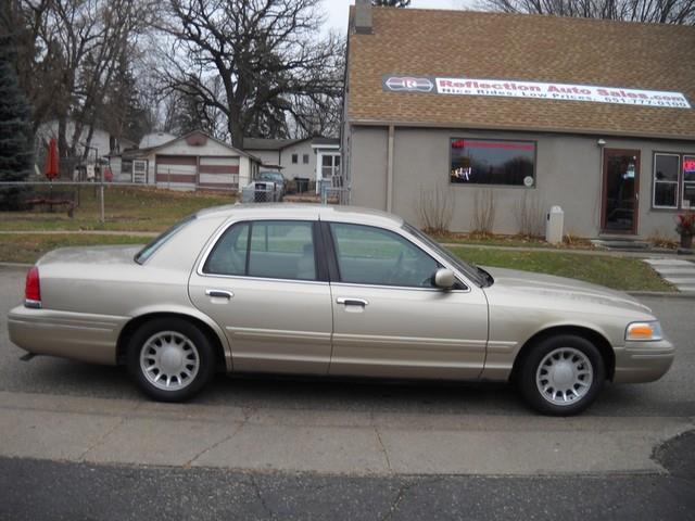 Ford Crown Victoria 2000 photo 1