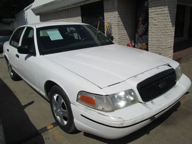 Ford Crown Victoria 2000 photo 2