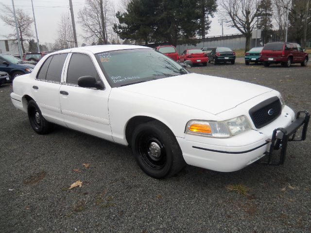 Ford Crown Victoria 2000 photo 1