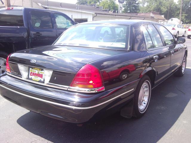 Ford Crown Victoria 2000 photo 2