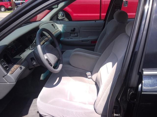 Ford Crown Victoria 2000 photo 3