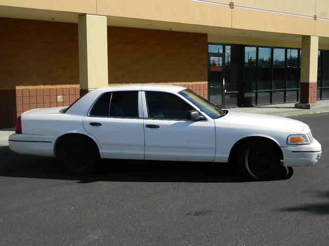 Ford Crown Victoria 2000 photo 1