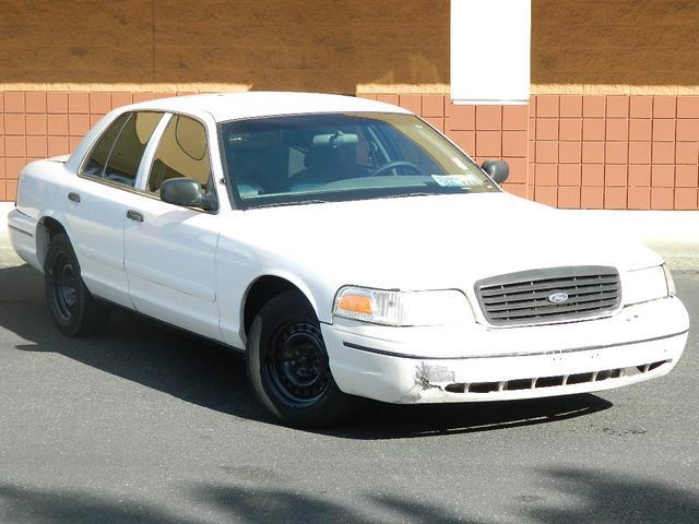 Ford Crown Victoria 2000 photo 2