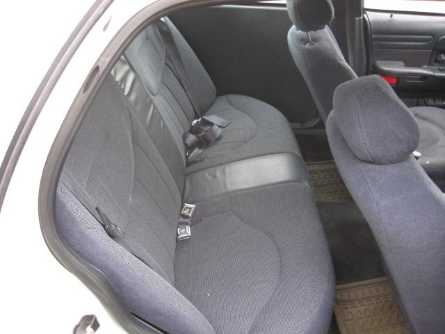 Ford Crown Victoria 2000 photo 3
