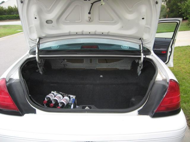 Ford Crown Victoria 2000 photo 4