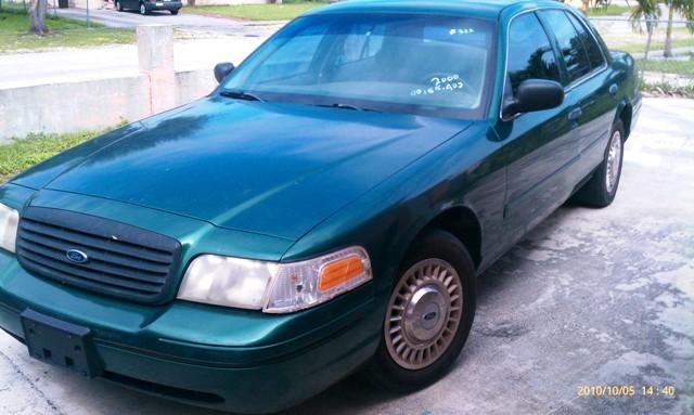 Ford Crown Victoria 2000 photo 3