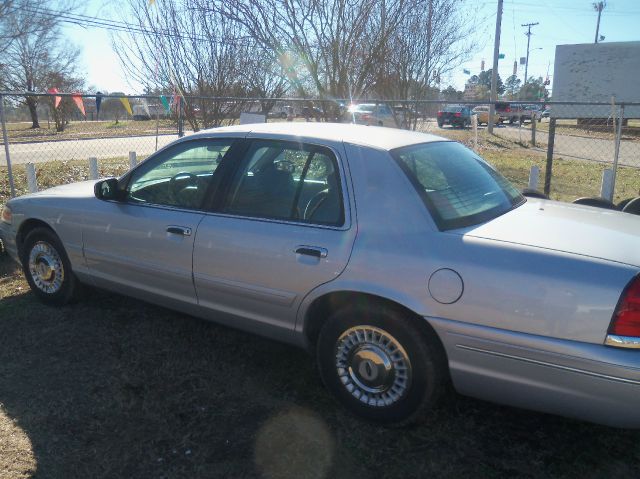 Ford Crown Victoria 2001 photo 1